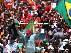 lula da silva cierra su campana con una multitudinaria caravana por rio de janeiro