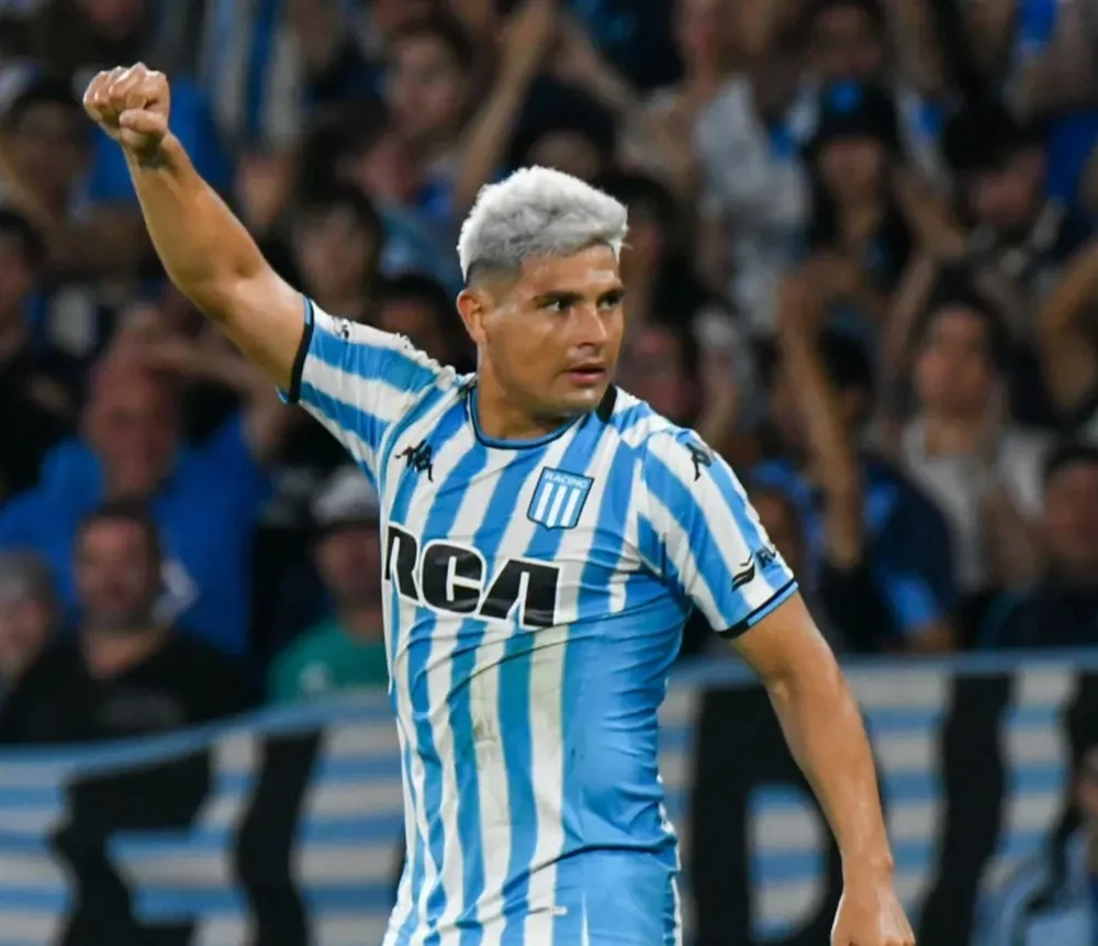 GOLEADOR. Maxi Salas es clave en la Academia que hoy visita a la Lepra.