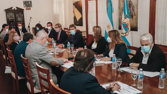 Extremar controles sin volver a Fase I, conclusiones de una extensa reunión de Gabinete