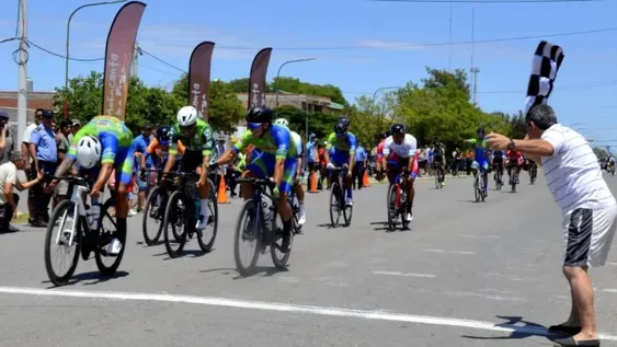 DARÍO ÁLVAREZ ganó la primera etapa de una carrera que cambió por la tarde con la victoria de Ángel Oropel que lidera luego de dos parciales. (Foto, gentileza de Víctor Lucero y Fredy Riquelme)