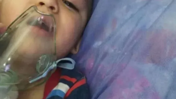 La historia del bebé con un raro trastorno que lucha contra el Covid-19