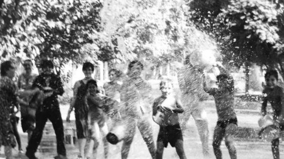 Tradición. La chaya libre con agua perfumada con albahaca, un ritual que volverá a la Ciudad con la recuperación de los carnavales tradicionales.