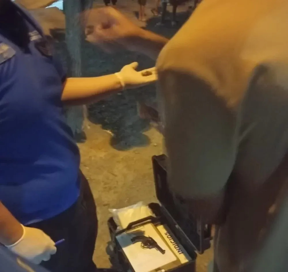 Tía y sobrina se pelearon, intervino la policía  y terminaron detenidas por un arma