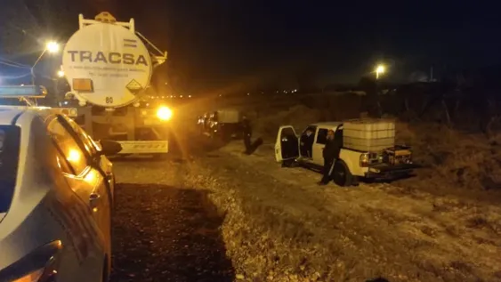 Rompió todos los protocolos: un camionero de Mendoza repartió parte de su carga en plena calle