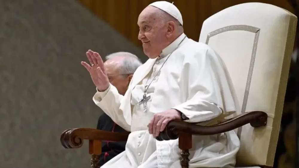 El papa Francisco se mantiene “estable” y se reanudará la ventilación mecánica no invasiva
