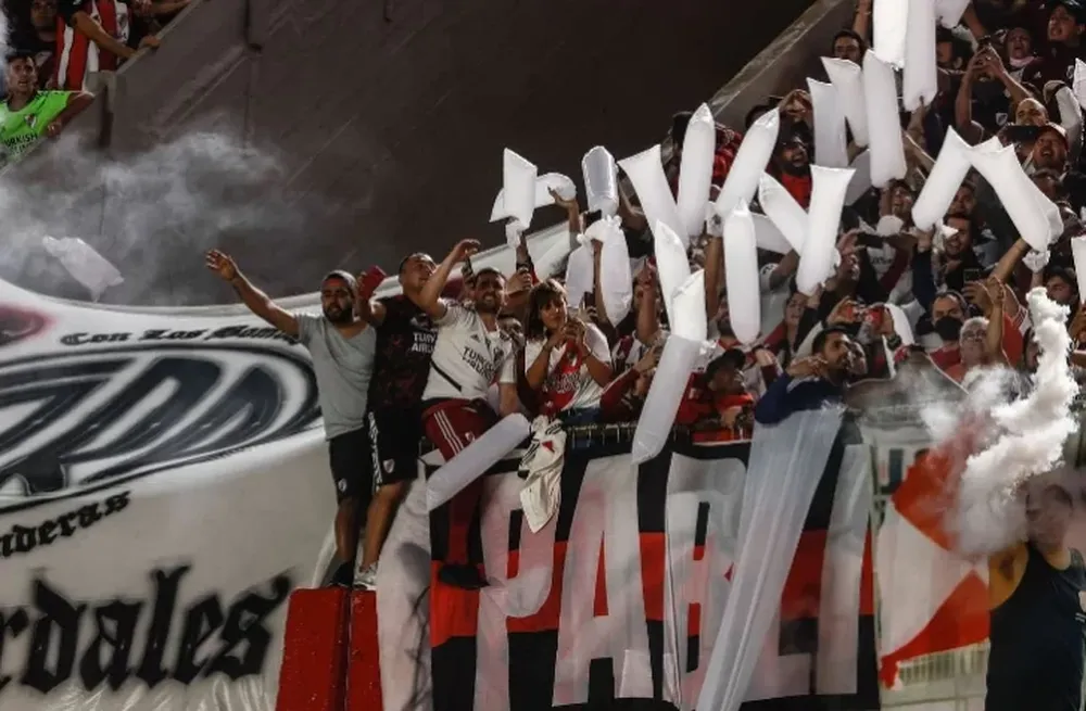 River felicitó a Boca con dos chicanas que no pasaron desapercibidas por los hinchas