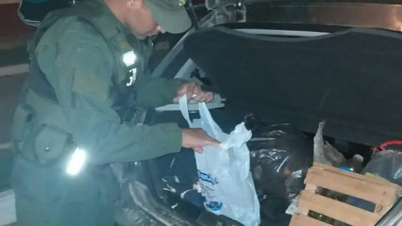 Le secuestraron un arma, marihuana, cocaína y éxtasis