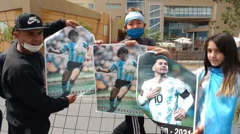 Por edad no lo vieron jugar, pero tienen a Diego siempre presente