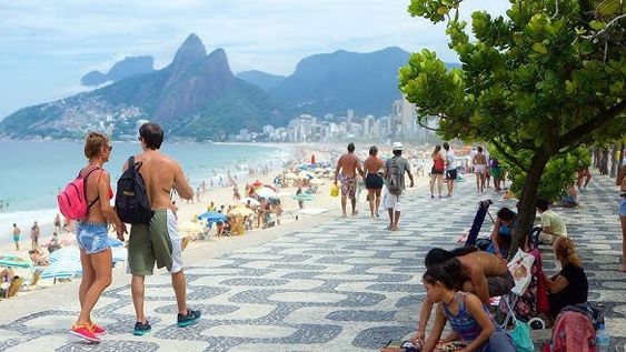 ELEGIDO. Entre quienes optan por viajar al exterior, Brasil lidera con un 48,9%.