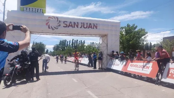 Un lugar para tres aspirantes