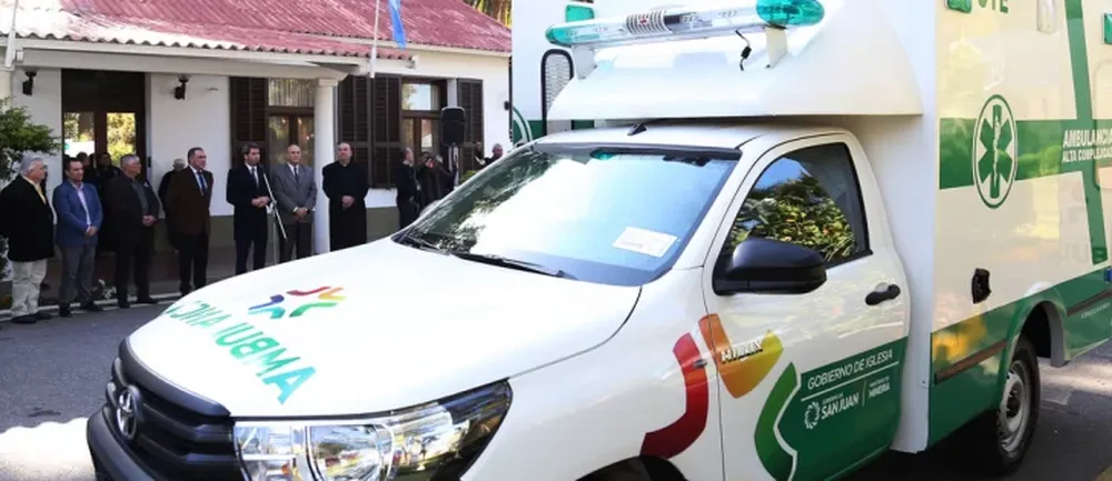 Entregaron una ambulancia completamente equipada para Iglesia