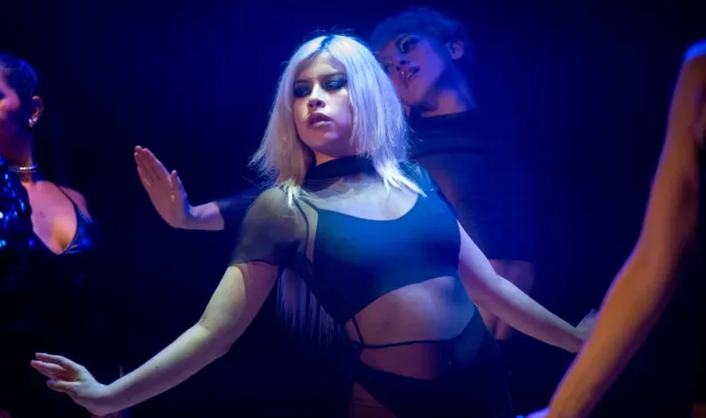 “Amar-te”, el proyecto artístico de una sanjuanina que busca por medio del femme y heels sanar los dolores del corazón