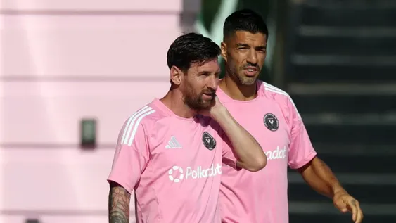 TOCADO. Messi sintió molestias en la práctica y se perdería el partido.