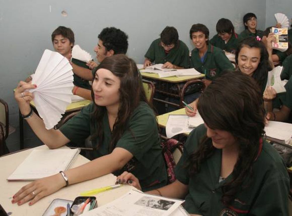 Más de la mitad de las escuelas no tiene ningún ventilador en las aulas