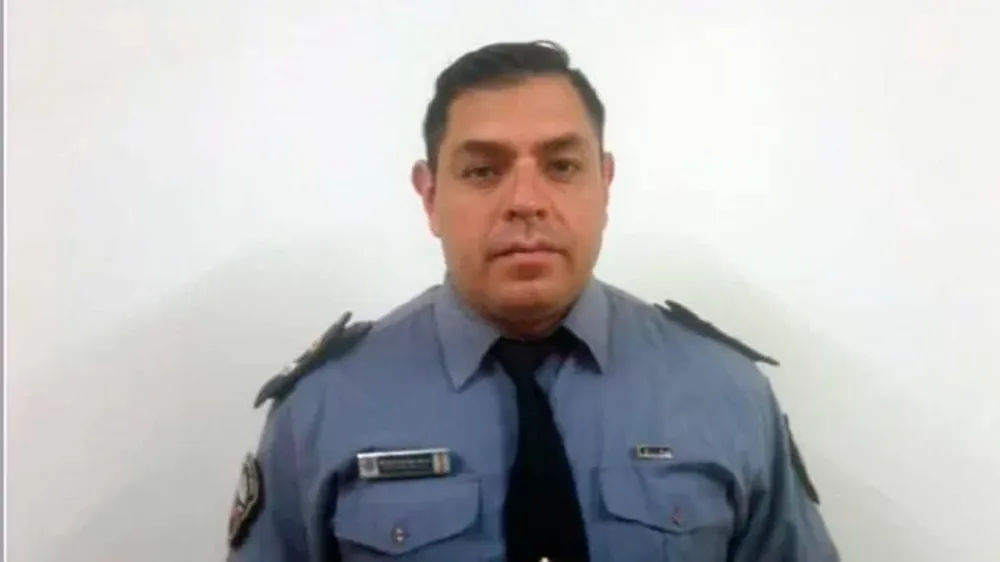 Lo iban a detener por violencia de género y noqueó a una policía