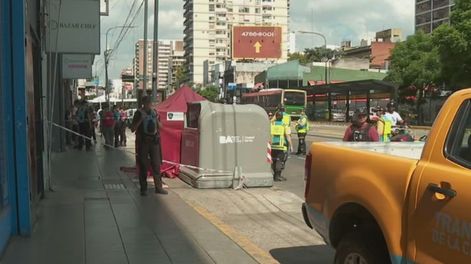 Encontraron a un bebé de pocos días muerto en un contenedor: identificaron a quién lo dejó