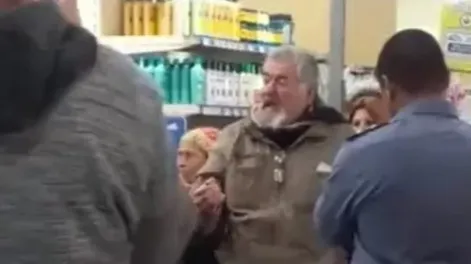 Raúl Castells irrumpió en un supermercado para reclamar comida