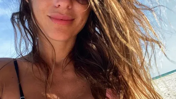 Pampita derritió las redes con su calza