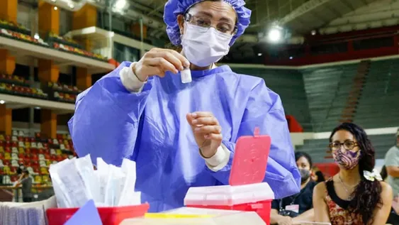 La gestión de Uñac, a punto de firmar contratos por 1,6 millones de vacunas