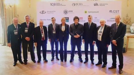 JAVIER MILEI. Se rodeó de empresarios en un almuerzo organizado por CICyP.