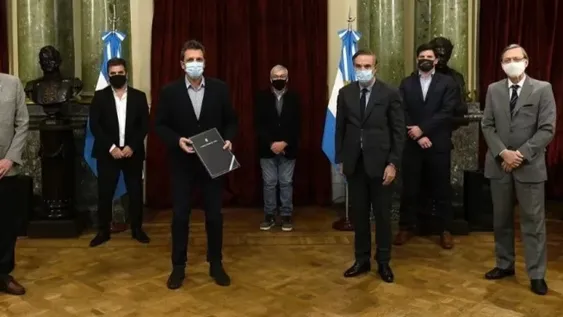 Massa le tomó juramento a Pichetto como auditor de AGN