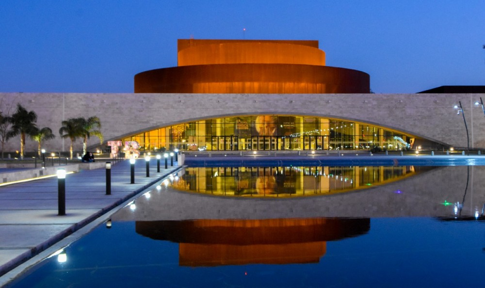 Polo cultural, el Teatro del Bicentenario continúa las celebraciones por su décimo aniversario con una amplia grilla de espectáculos -locales, nacionales e internacionales- para todos los públicos.&nbsp;