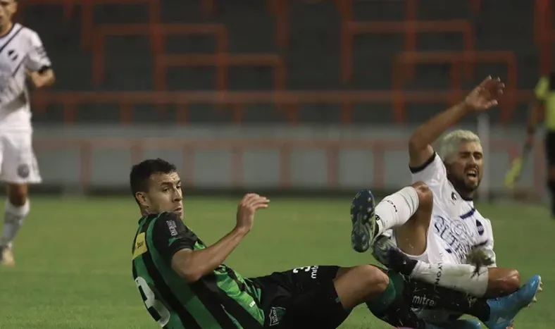 San Martín, con un jugador menos casi todo el complemento, igualó sin goles ante Alvarado