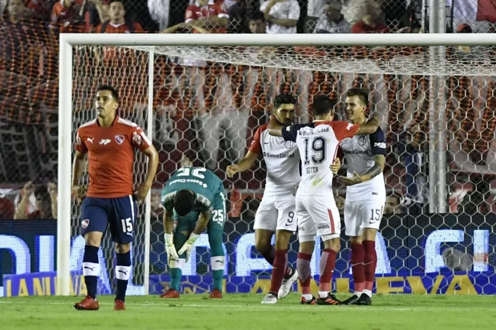 Con un gol de Botta, San Lorenzo derrotó a Independiente y es escolta