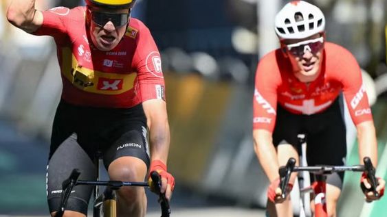 HISTÓRICO. Abrahamsen se convirtió ayer en el primer noruego en ganar una etapa en los 112 años de historia de la ronda gala. La general no cambió.