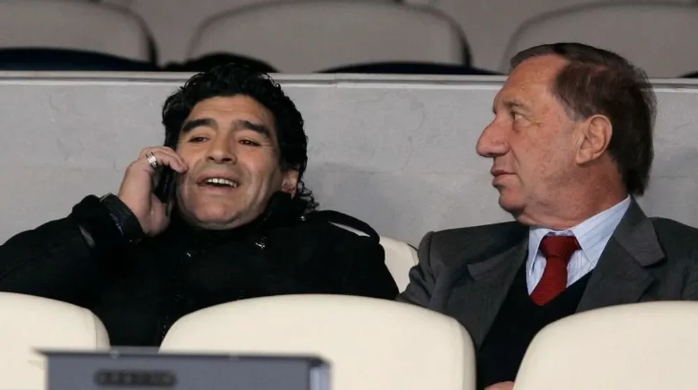 Aseguran que Bilardo se enteró de la muerte de Diego Maradona: “Lagrimeó con la noticia”