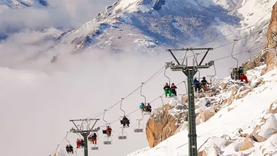 Tragedia en Bariloche: un operario murió mientras intentaba arreglar una aerosilla