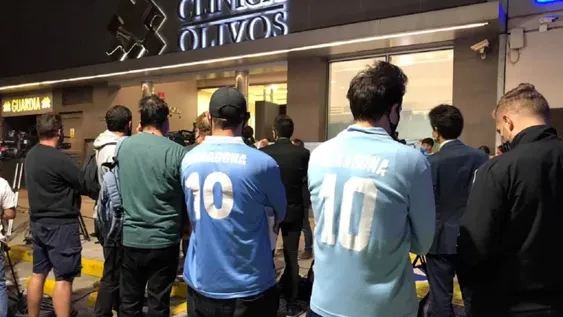 Maradona ingresó al quirófano para la operación del hematoma subdural