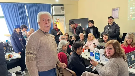 Un inquieto de la docencia dice adiós luego de 43 años