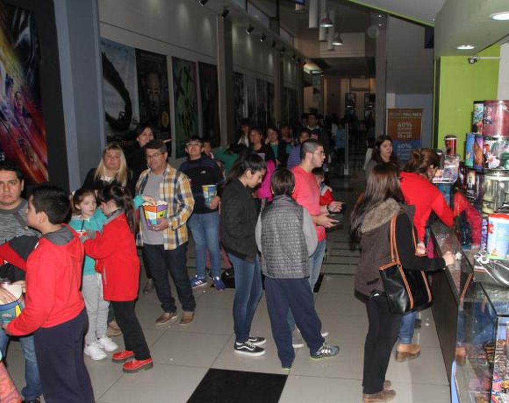 Ir al cine con los chicos y salir a comer subió un 53%