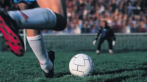 Así se ejecutó el “penal más largo del mundo” durante un torneo escolar