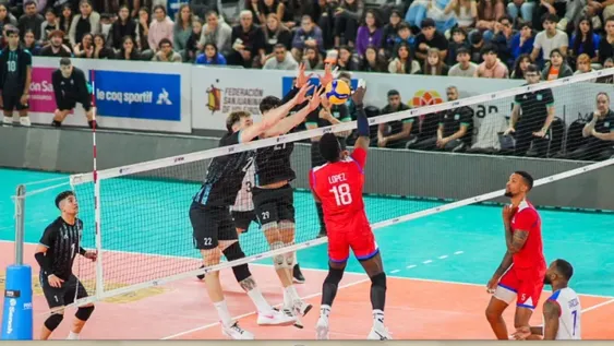 En un Cantoni repleto, Argentina le ganó a Cuba 3 a 2, en un partido intenso y cambiante. Méndez varió mucho al equipo para darle minutos a todos, y cumplieron.