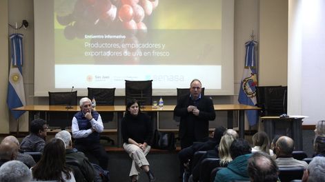 Autoridades encabezaron el panel del encuentro informativo sobre uva en fresco, organizado en conjunto por el Ministerio de Producción, Trabajo e Innovación y SENASA.