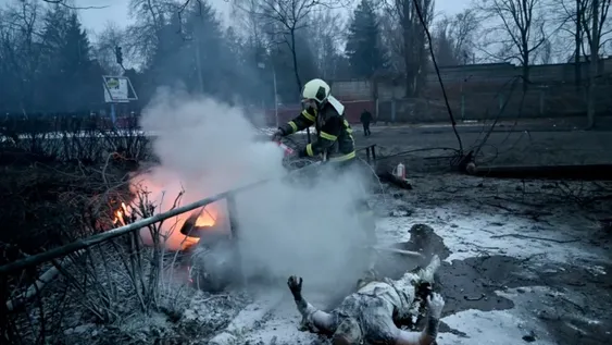 Cinco personas murieron en el ataque ruso a una torre de televisión en Kiev