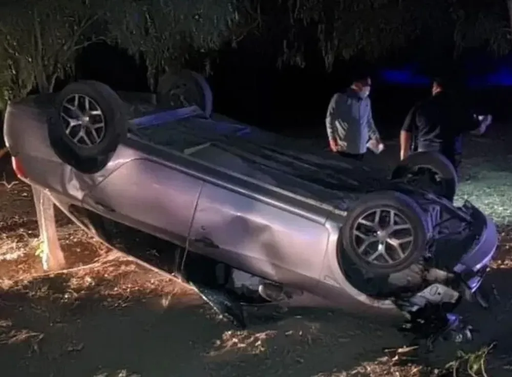 Volcó con su auto y fue hospitalizado, ¿fue por no chocar a un perro?