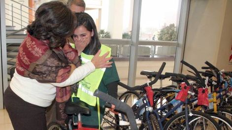 La emoción por tener su primera  bicicleta a los trece años