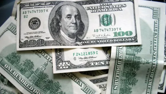 El Central vendió u$s100 millones y frenó la escalada del dólar, que llegó a $39,04