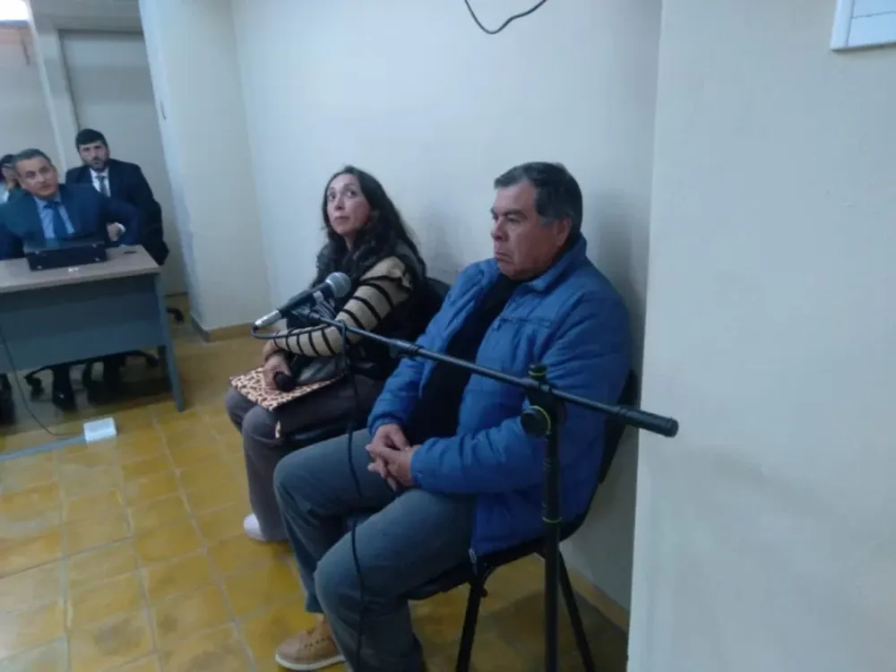 Paola Masquijo y Roberto Bolado están sospechados de cometer estafas casas a través de una asociación civil inexistente.