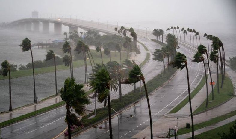 Al menos 8 muertos y ciudades devastadas tras el paso del huracán Ian por Florida