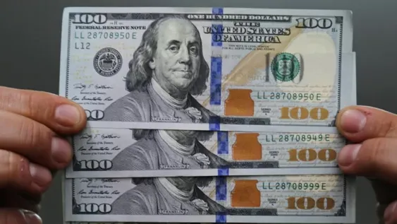 El dólar blue se desplomó casi $4 y cerró este jueves a $85,50