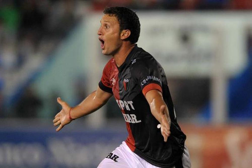 Colón goleó a Tigre a domicilio y jugará una de las finales