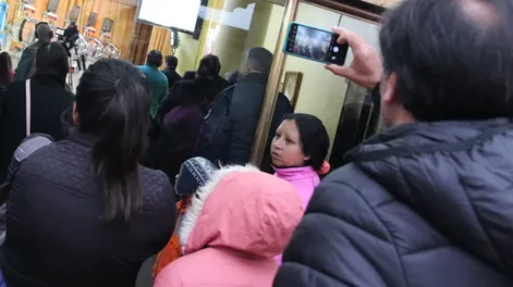 Diario de Cuyo | PARTICIPACIÓN. Varias familias sanjuaninas optaron por participar presencialmente del sorteo de las 219 viviendas del IPV que se realizó ayer en las instalaciones de la  Caja de Acción Social.