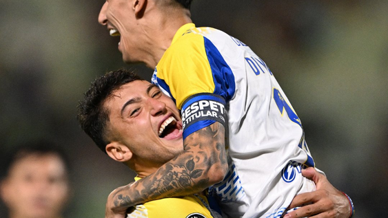 Rosario Central goleó en Venezuela por la Copa Libertadores y quedó como líder del grupo.