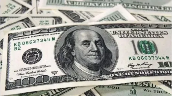 El dólar blue se negoció con una caída de cuatro pesos