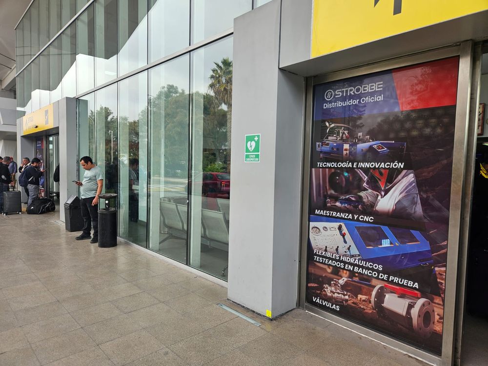 El aeropuerto de Antofogasta tiene un promedio de más de 20 vuelos diarios, en comparación con los dos de San Juan. Es usado principalmente por los trabajadores mineros.&nbsp;