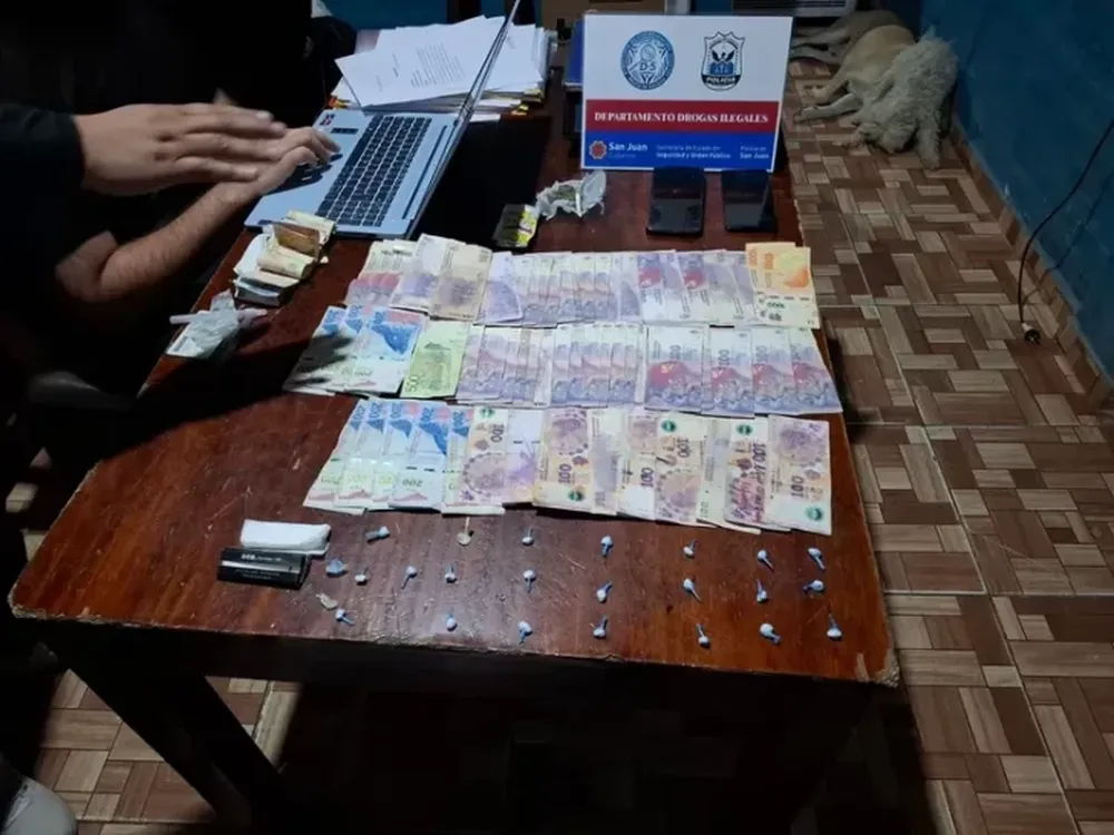 Villa Krause: cayeron con cocaína, marihuana y dinero en efectivo durante un allanamiento